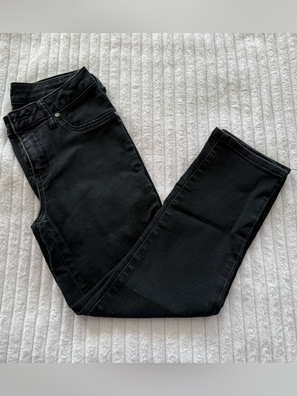 1822 Denim Women's Capri Black Skinny Jeans